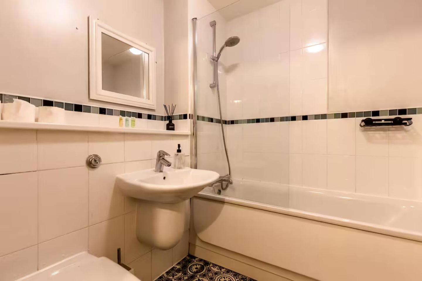Pass The Keys Charming 1-bedroom In The Heart Of Apartment *