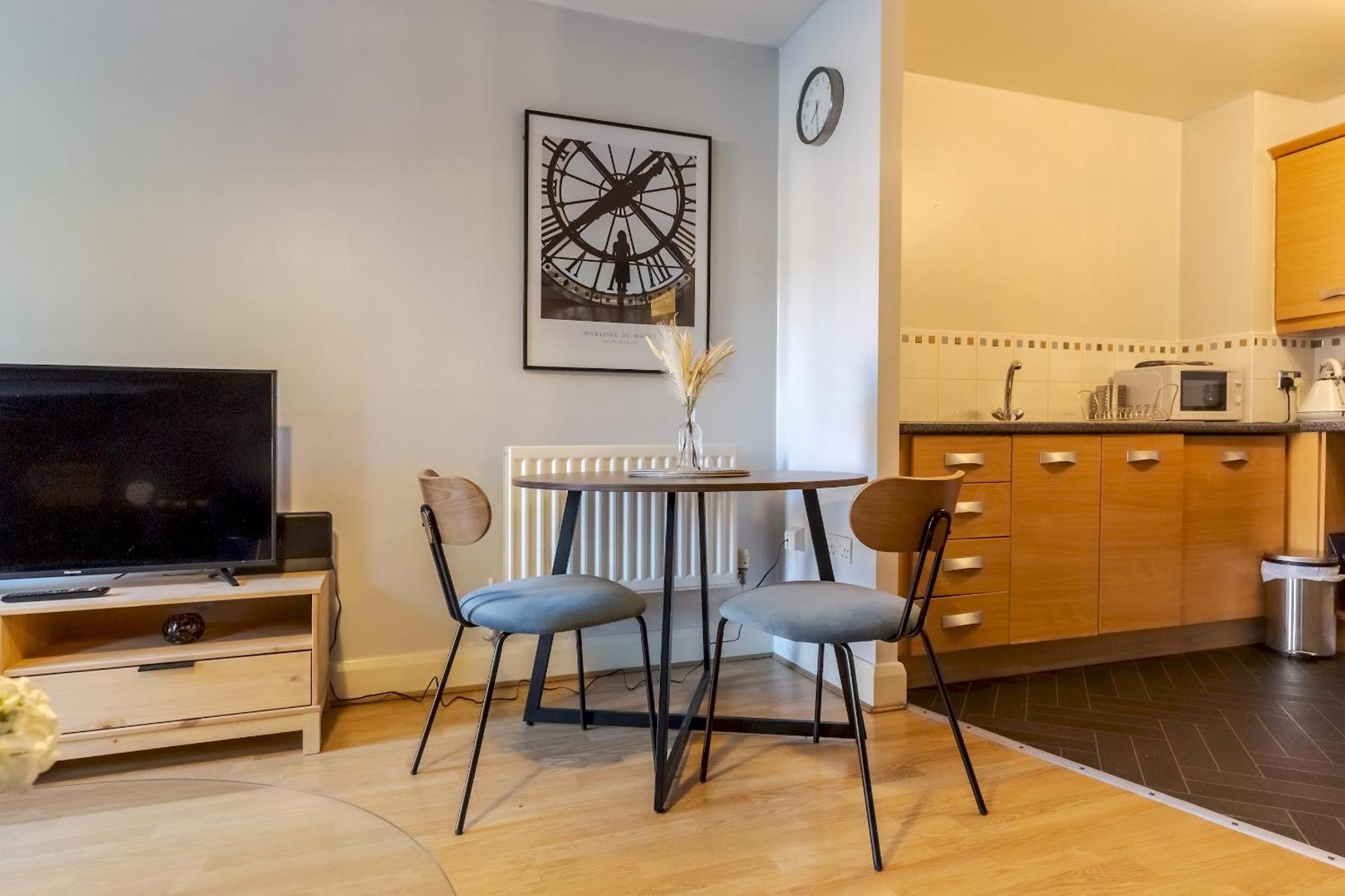 Apartment Pass The Keys Charming 1-bedroom In The Heart Of