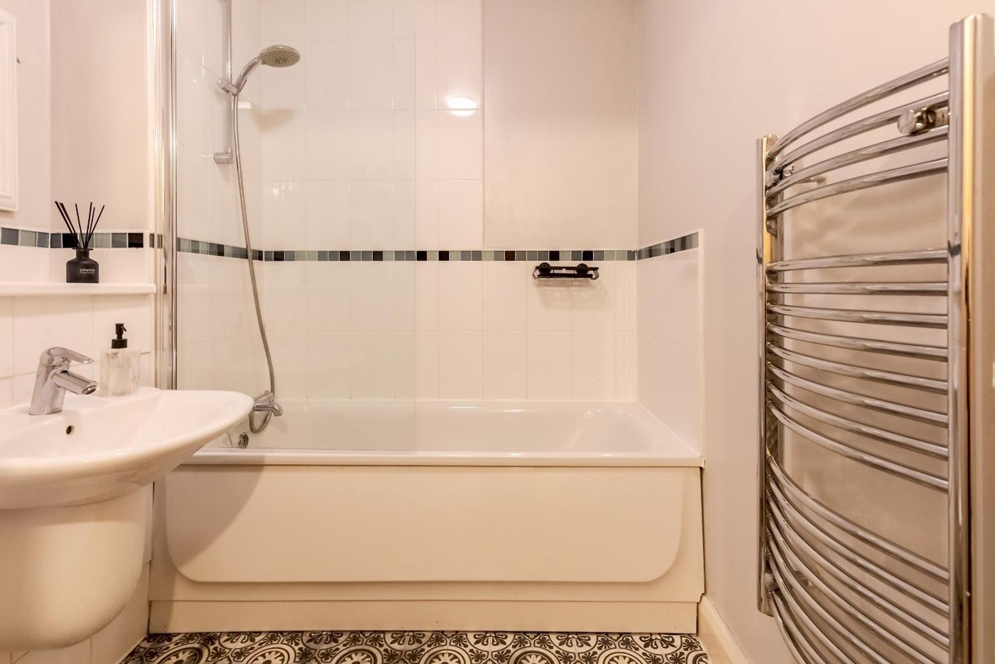 Apartment Pass The Keys Charming 1-bedroom In The Heart Of *